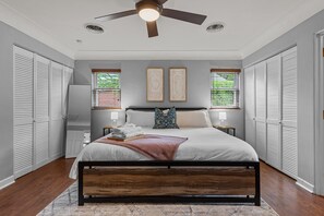 3 bedrooms, iron/ironing board, free WiFi, bed sheets - North Hampton Comfort with Private Backyard (Saint Louis)