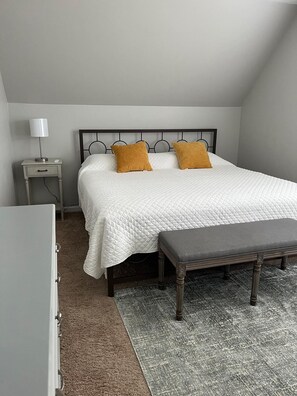 4 bedrooms, iron/ironing board, free WiFi, bed sheets - Charming 4-bedroom house in welcoming Greenville with WiFi, AC (Greenville)