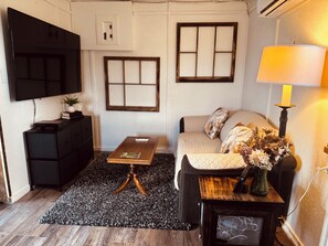 Smart TV - NEWLY UPDATED Quiet Cottage Near Turkey Point and Port Dover (Simcoe)