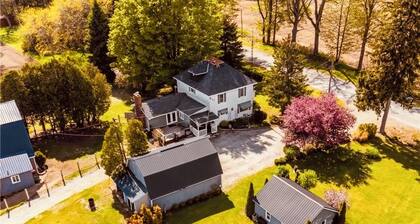 Quiet Cottage Near Turkey Point and Port Dover