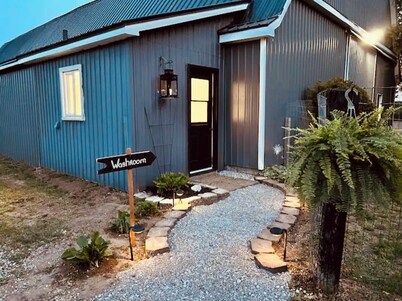Quiet Cottage Near Turkey Point and Port Dover