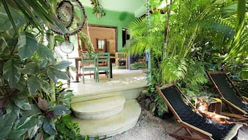 Suite estudio Prestigio, vista a la alberca, junto a la alberca | Lanai