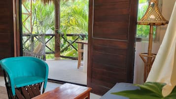 Nhà trên cây có tầm nhìn toàn cảnh, quang cảnh hồ bơi | Khu phòng khách | Màn hình máy tính