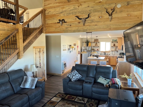 Charming 3-bedroom cabin in wonderful Wild Horse Mesa