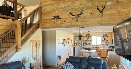Charming 3-bedroom cabin in wonderful Wild Horse Mesa
