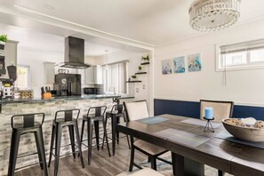 Dining - Small Party Space  w/ Oversized Deck/Yard & 3-bed/5 bath house (Highland Park)