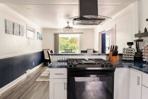 Fridge, microwave, oven, stovetop - Small Party Space  w/ Oversized Deck/Yard & 3-bed/5 bath house (Highland Park)