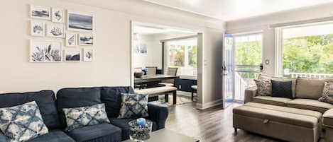 Televisión, chimenea, estéreo