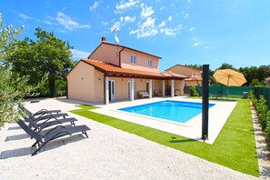 Pool - House 2352/115765 (Istria - Valbandon), 2000m from the beach (Valbandon)