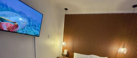 1 habitación, tabla de planchar con plancha, wifi y ropa de cama