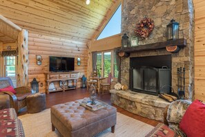 Fernseher, Kamin, Tischfußball