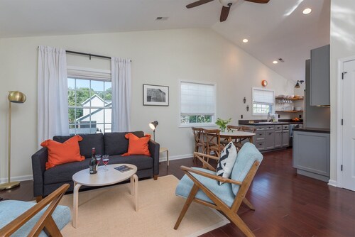 Luxe Loft | Pet-friendly & 5 Minutes from Town!