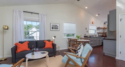 Luxe Loft | Pet-friendly & 5 Minutes from Town!