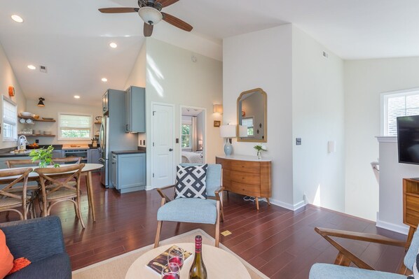 TV - Luxe Loft | Pet-friendly & 5 Minutes from Town! (Black Mountain)