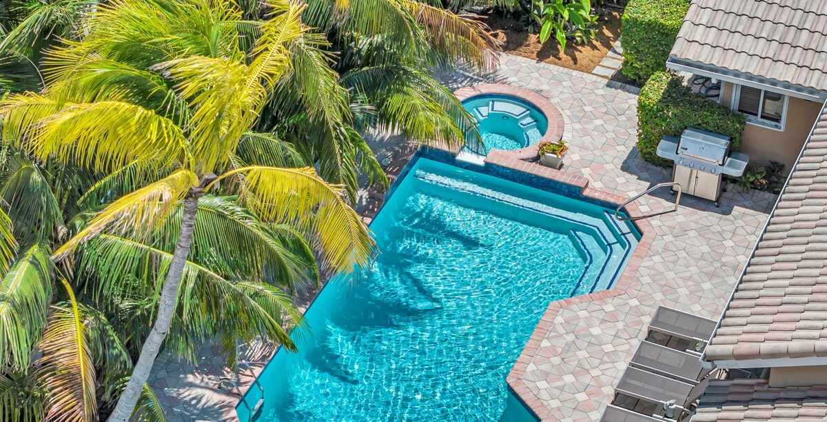 Walk to beach / Heated Pool / Ample residence / Marlin Key