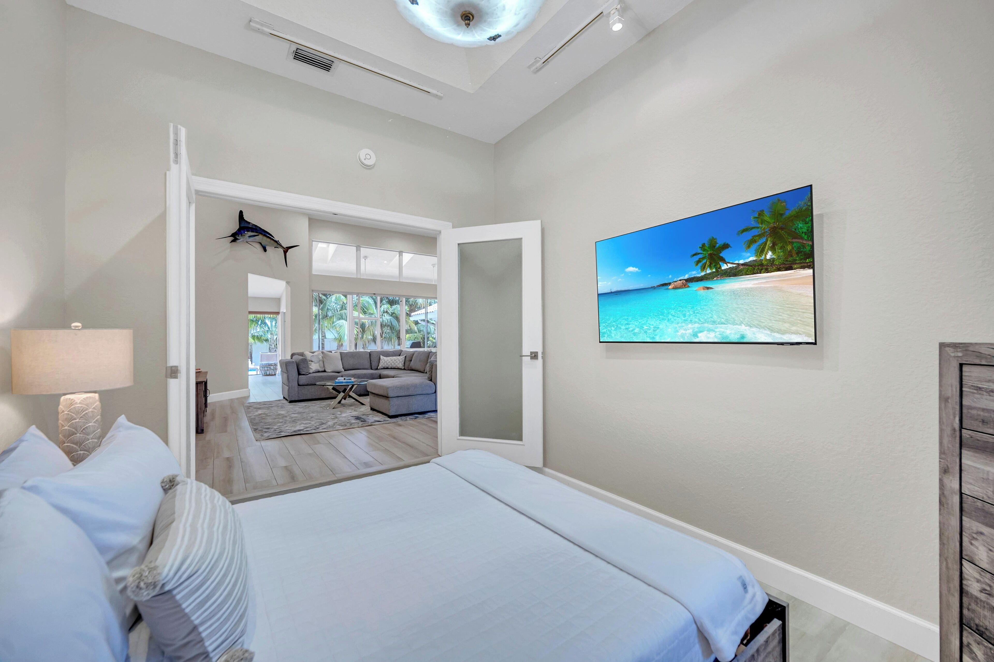 5 habitaciones, tabla de planchar con plancha y wifi gratis 