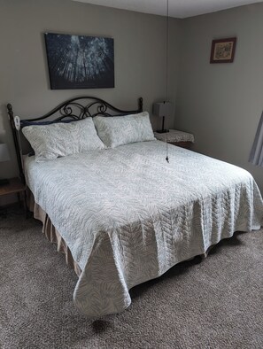 5 chambres, fer et planche à repasser, Wi-Fi, draps fournis