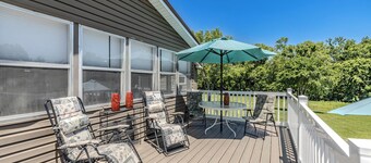 Comfy Country home. Pet friendly, 5 bedrooms, AC, WIFI, just outside Farmington 