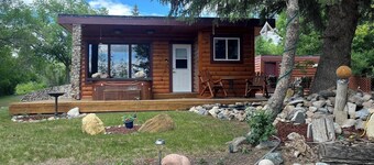Cozy Cabin at Kannata Valley Sleeps 4 Overlooking Last Mountain Lake Pets Okay