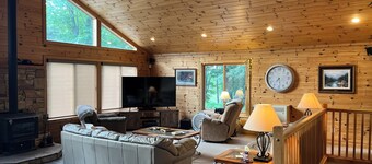 Cozy Winter Cabin Getaway on 80 Acres – Gather, Relax & Adventure Together