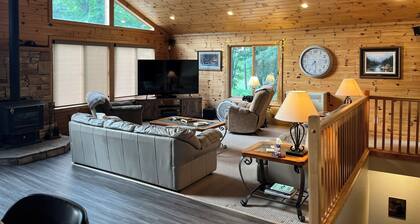 Cozy Winter Cabin Getaway on 80 Acres – Gather, Relax & Adventure Together