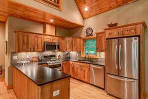 Fridge, microwave, oven, stovetop - Beech Creek Cabin: Pet friendly, Fish from the Creek, Hot Tub, Firepit (Banner Elk)