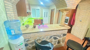 Geladeira, micro-ondas, fogão, cooktop