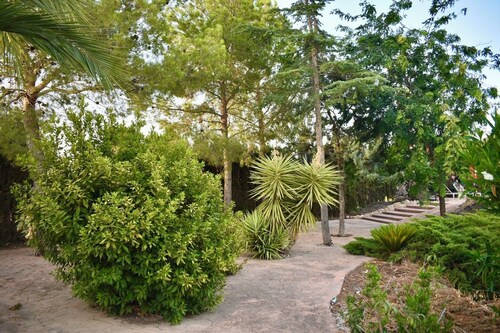 Charming chalet with 5 bedrooms and WiFi, AC in enchanting Pliego