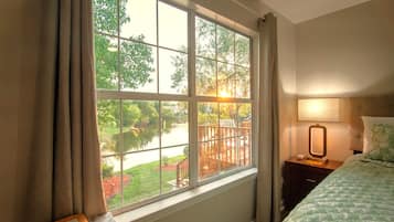 4 bedrooms, in-room safe, desk, iron/ironing board