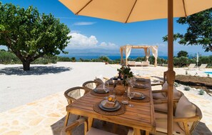 Outdoor dining - Beautiful home in Sutivan (Sutivan)