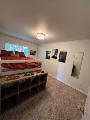 2 bedrooms, WiFi, bed sheets