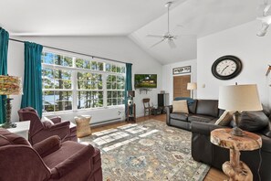 Smart TV - Waterview 2-bedroom cabin on Sunrise Lake in Le Roy with lake and WiFi access. (LeRoy)