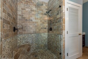 Hair dryer, towels, soap, toilet paper - Boomerang Boathouse - Located in The Meadows (Key West)