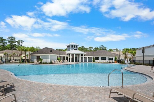 New 3-Bedroom Lakeview Townhouse