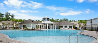 New 3-Bedroom Lakeview Townhouse