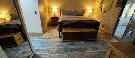 4 habitaciones, tabla de planchar con plancha, wifi y ropa de cama