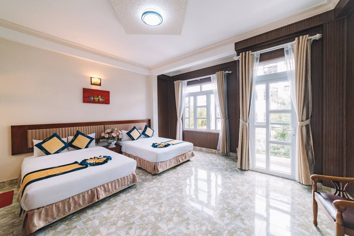 Phòng Suite Deluxe, quang cảnh thành phố | Minibar, bàn, khu vực làm việc phù hợp cho laptop 