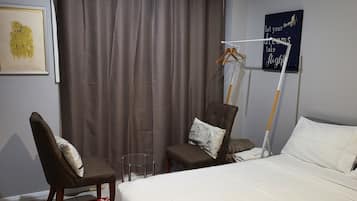 1 habitación, tabla de planchar con plancha, wifi gratis y ropa de cama