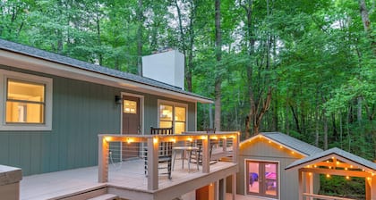 3 Bedroom House in DuPont with Hot-tub, Sauna, and Game Room!