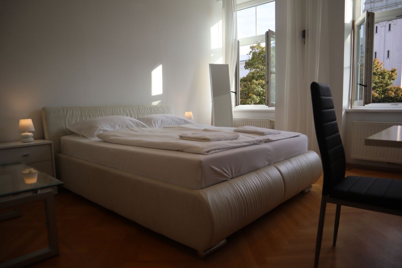 7 habitaciones, escritorio, wifi y ropa de cama 