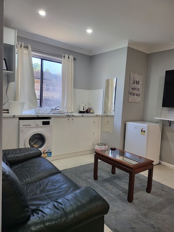 Interior. Private Room in Charming Windsor with WiFi, AC, Washing Machine, Kitchenette