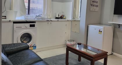 Private Room in Charming Windsor with WiFi, AC, Washing Machine, Kitchenette