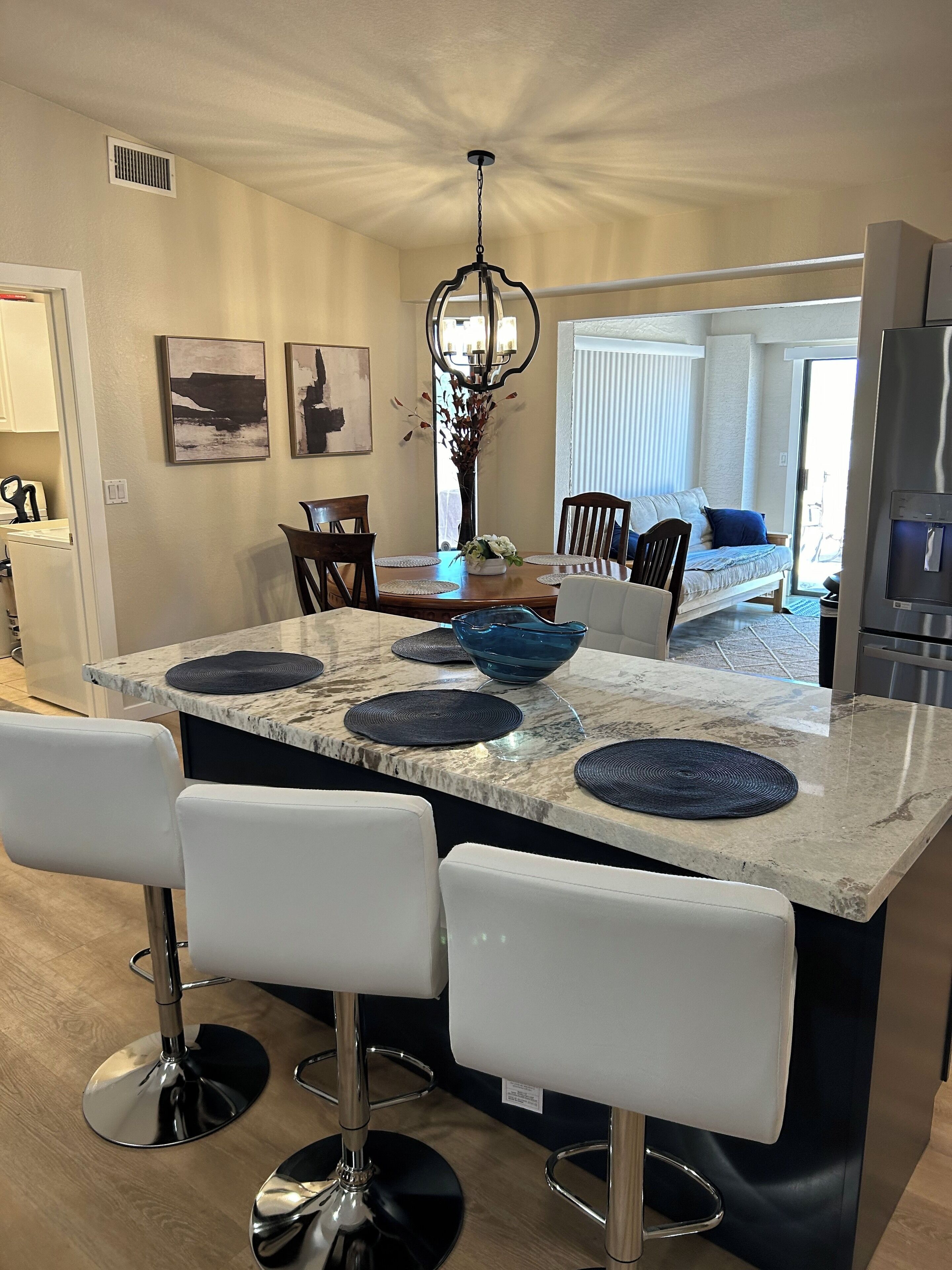 3 BED 2 BATH POOLSIDE CHARMER WITH GORGEOUS MOUNTAIN VIEWS! 