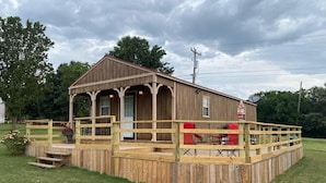 Exterior - Cozy cabin in enjoyable Kaw City with WiFi, AC (Kaw City)