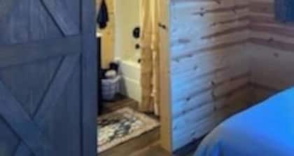 Cozy cabin in enjoyable Kaw City with WiFi, AC