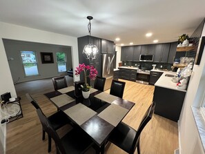 Dining - Timber-Comfortable 3b/3b Gem w/basement Near Summit Park  (Cincinnati)