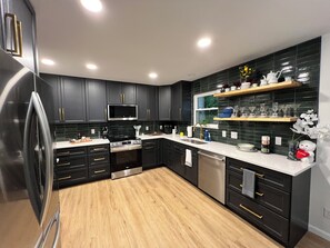 Private kitchen - Timber-Comfortable 3b/3b Gem w/basement Near Summit Park  (Cincinnati)