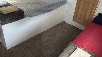 2 多间卧室、WiFi、床单