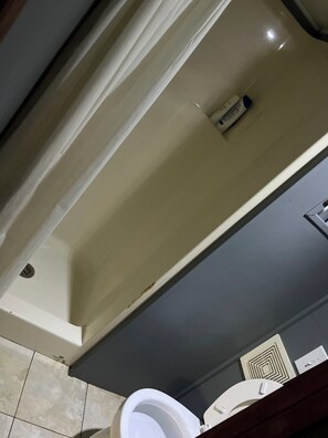 Dusche, Handtücher, Toilettenpapier