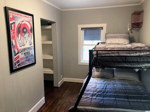 3 bedrooms, in-room safe, WiFi, bed sheets